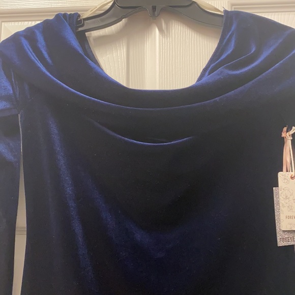 Forever 21 Off shoulder velvet dress - Picture 2 of 4
